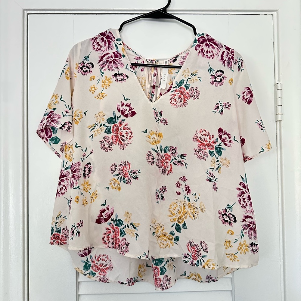 Lush tie back floral top size medium.